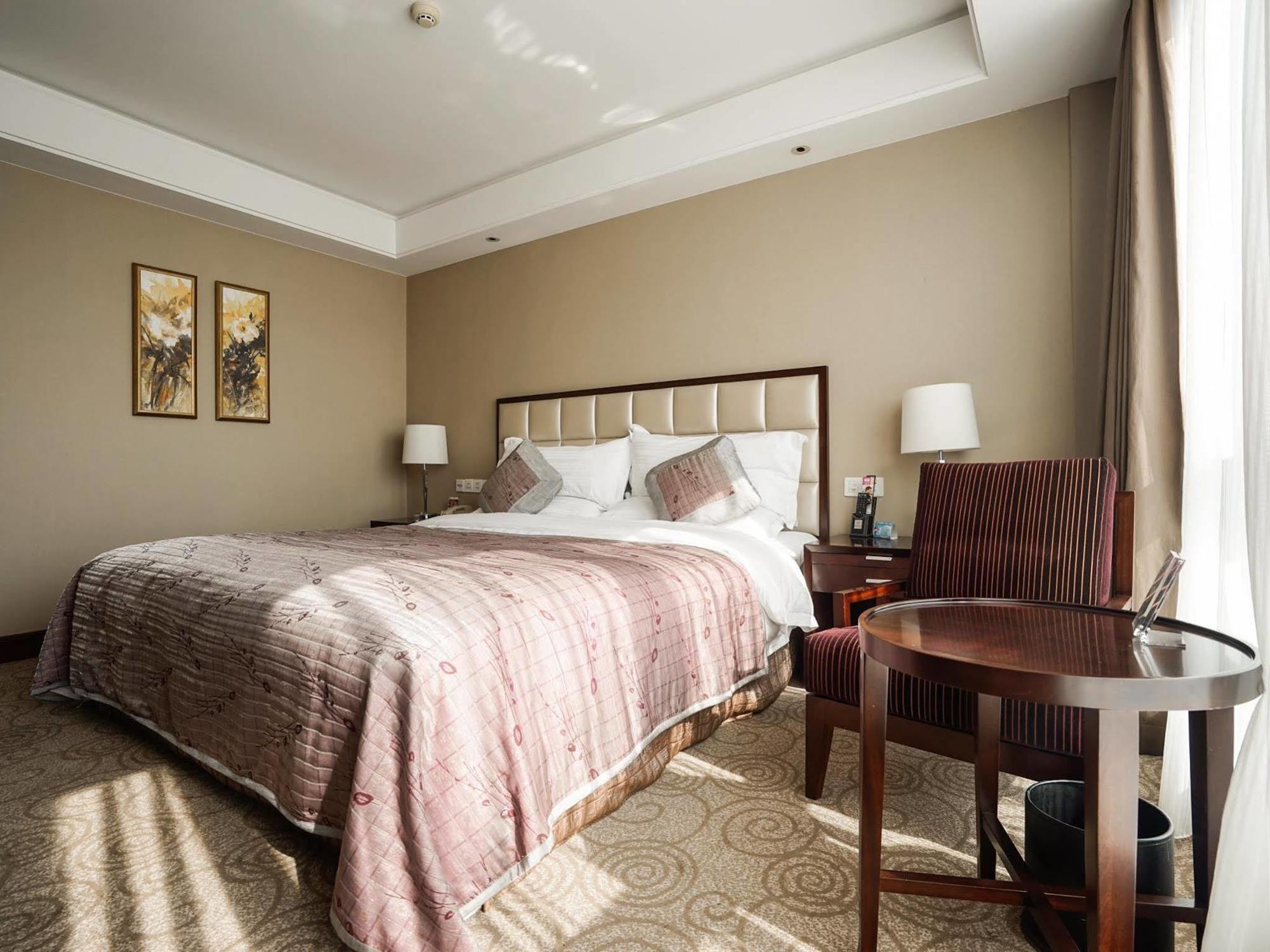 Doubletree By Hilton Shanghai Jing'An Екстериор снимка